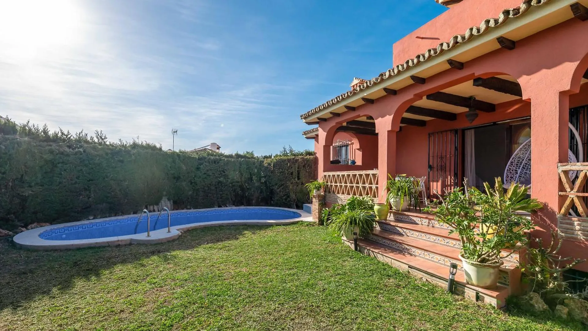 Classic 5 Bdrm Andalucian Villa W Pool & Sea View Marbella Apartment