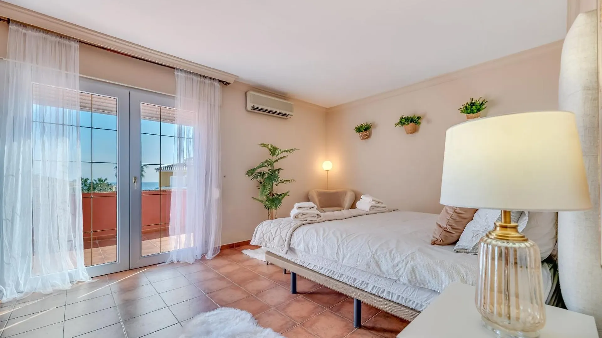 Apartment Classic 5 Bdrm Andalucian Villa W Pool & Sea View Marbella