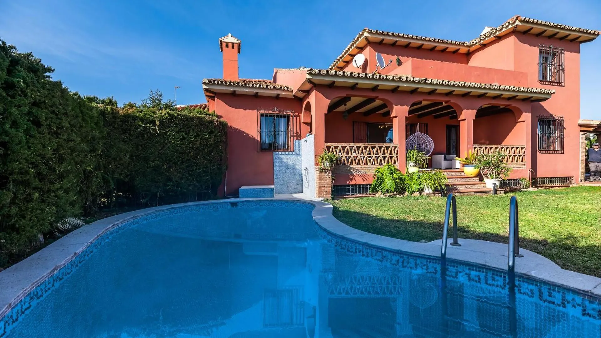 Apartment Classic 5 Bdrm Andalucian Villa W Pool & Sea View Marbella