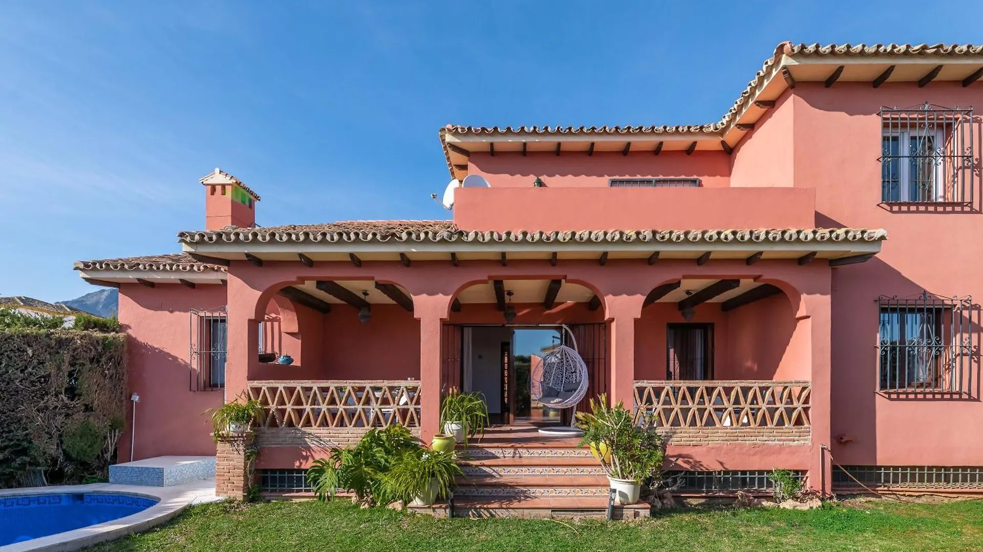 Classic 5 Bdrm Andalucian Villa W Pool & Sea View Marbella Spain