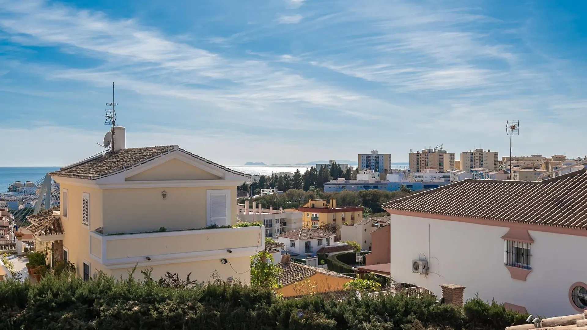 Classic 5 Bdrm Andalucian Villa W Pool & Sea View Marbella Apartment