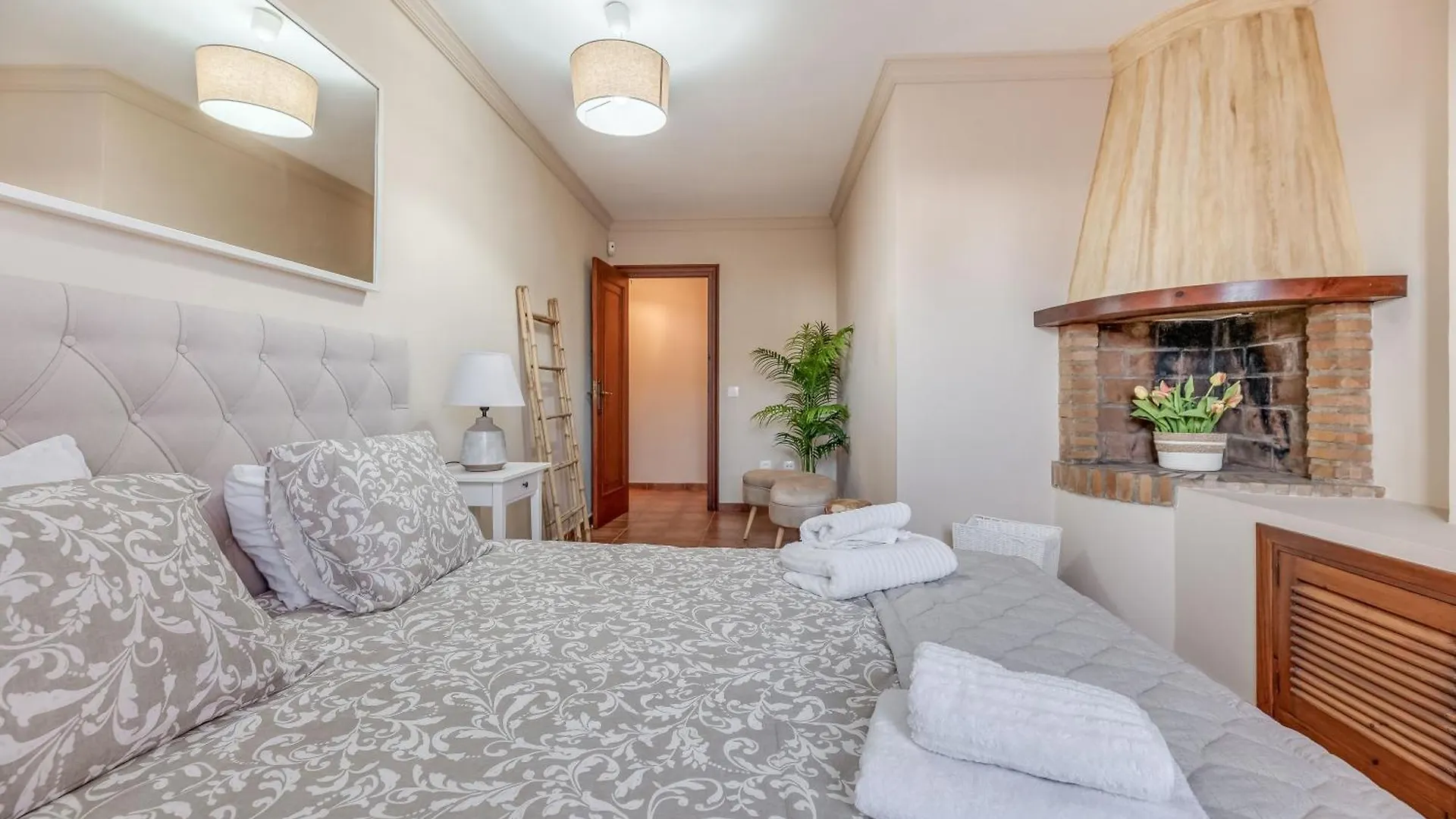 Classic 5 Bdrm Andalucian Villa W Pool & Sea View Marbella