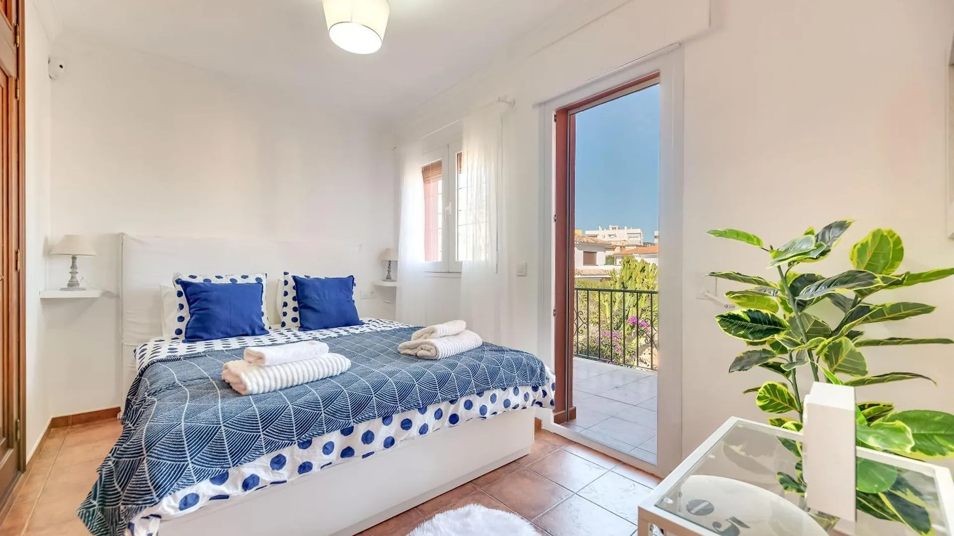 Apartment Classic 5 Bdrm Andalucian Villa W Pool & Sea View Marbella Spain