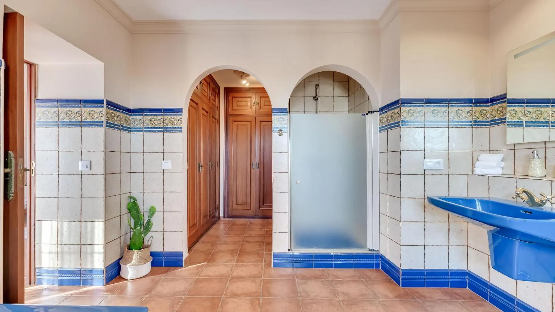 Apartment Classic 5 Bdrm Andalucian Villa W Pool & Sea View Marbella