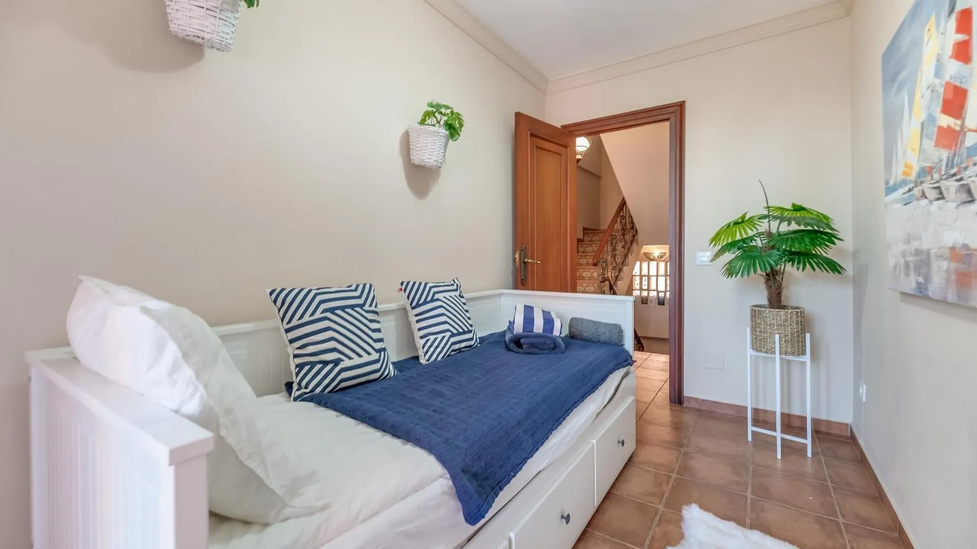 Apartment Classic 5 Bdrm Andalucian Villa W Pool & Sea View Marbella